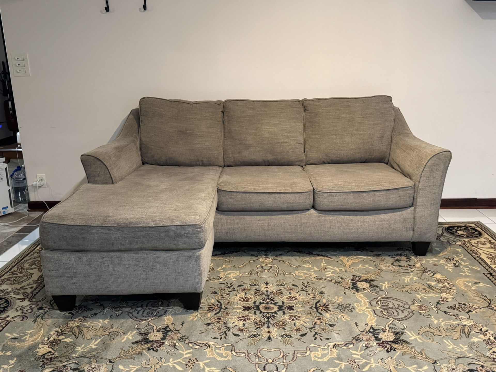 SECTIONAL COUCH - FREE CURBSIDE DELIVERY π