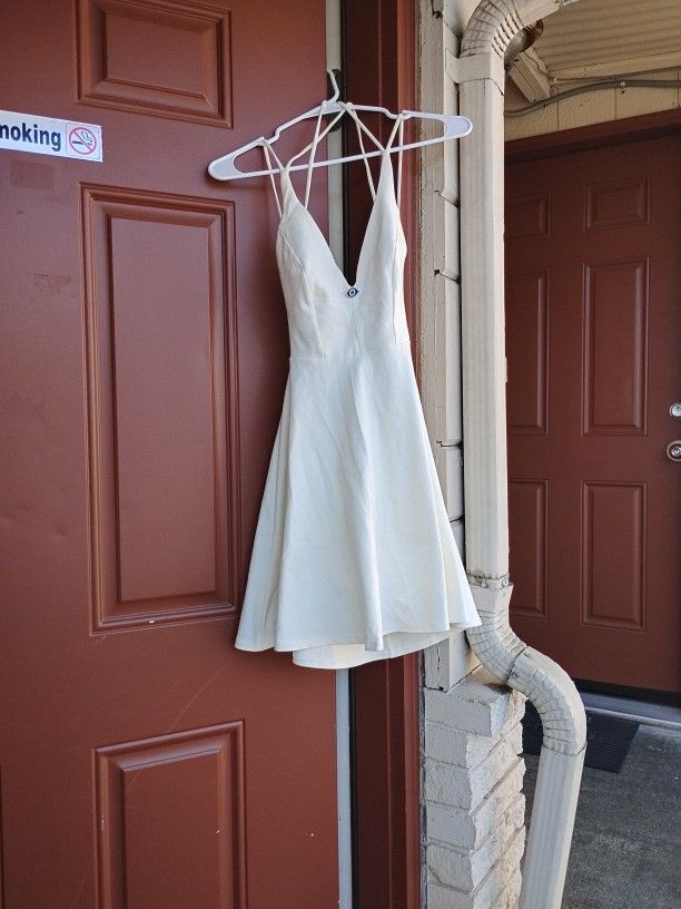 Beautiful Off-white Spaghetti Straps Dress