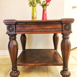 Vintage Coffre Table- Very Special Item - 80$