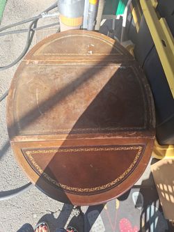 Mesa mediana  de madera antigua