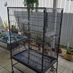 Jaula Negra Para Aves En Exelentes Condiciones 