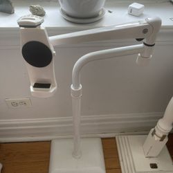 Adjustable White iPad/iphone/tablet Floor Stand