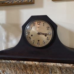 The New Haven Clock Co Vintage Estate Mantel Mahogany 