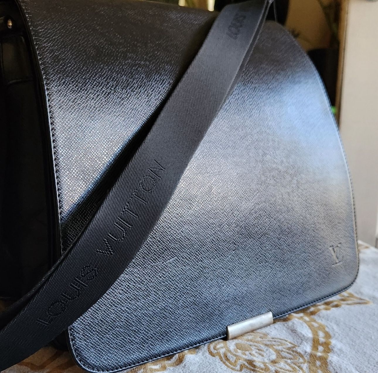 Louis Vuitton Taiga Messenger Bag