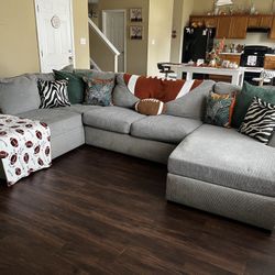 Broyhill Grey 3 Seater Sectional 