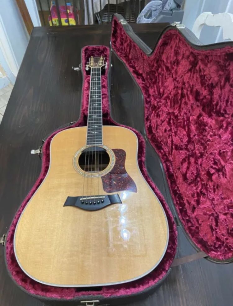 Taylor Guitar 810