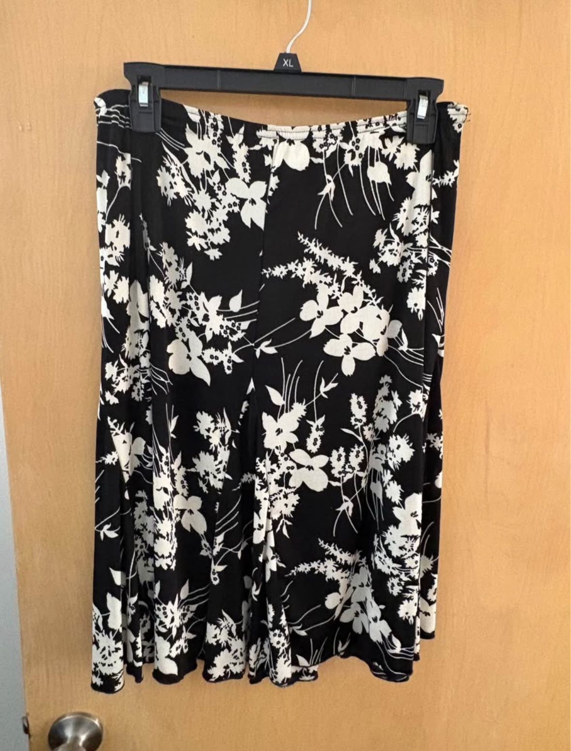 Jaclyn Smith Women’s Elastic Skirt