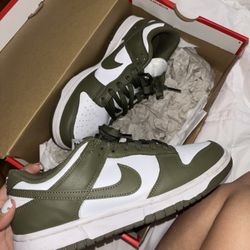 olive green nike low dunks size 8W