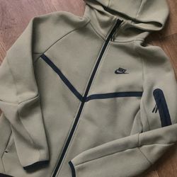 Nike Tech Size Small 