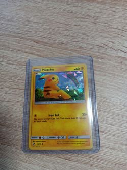 Pikachu Holo Pokémon Card 28/73
