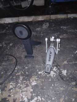 Alesis Bass Drum Pedal with Kick Pad