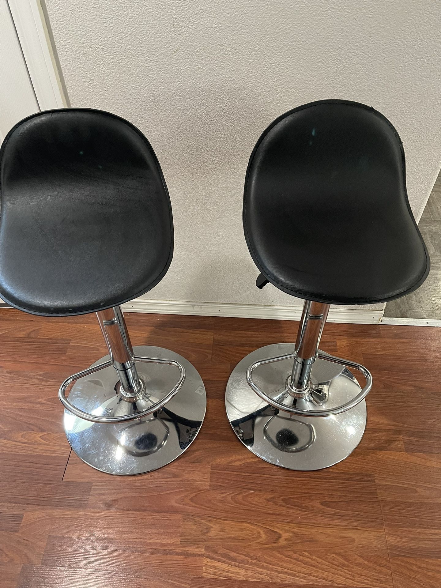 2 Bar Stools