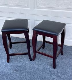 SET OF 2 BARSTOOLS PADDED WITH BLACK FAUX LEATHER 23.5” HEIGHT