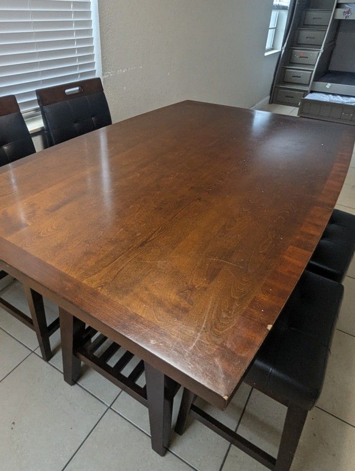 Dining Room Table.  Pure Wood 