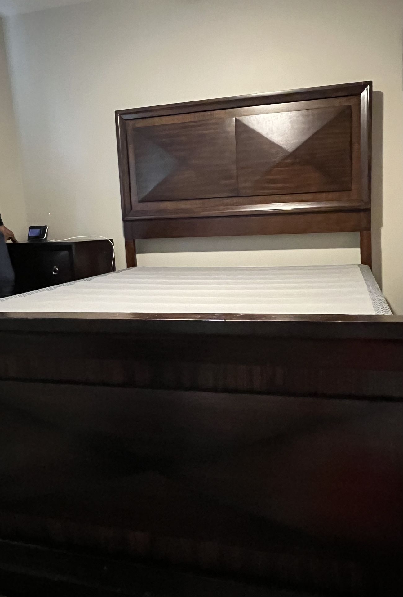 Slightly Used Bedroom Set For Sale Immediate for Sale in Colorado