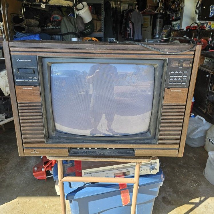 Vintage Mitsubishi TV/FM 20