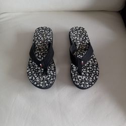 Tommy Hilfiger Sandals Youth 5-6 Flip Flops Black Floral Toe