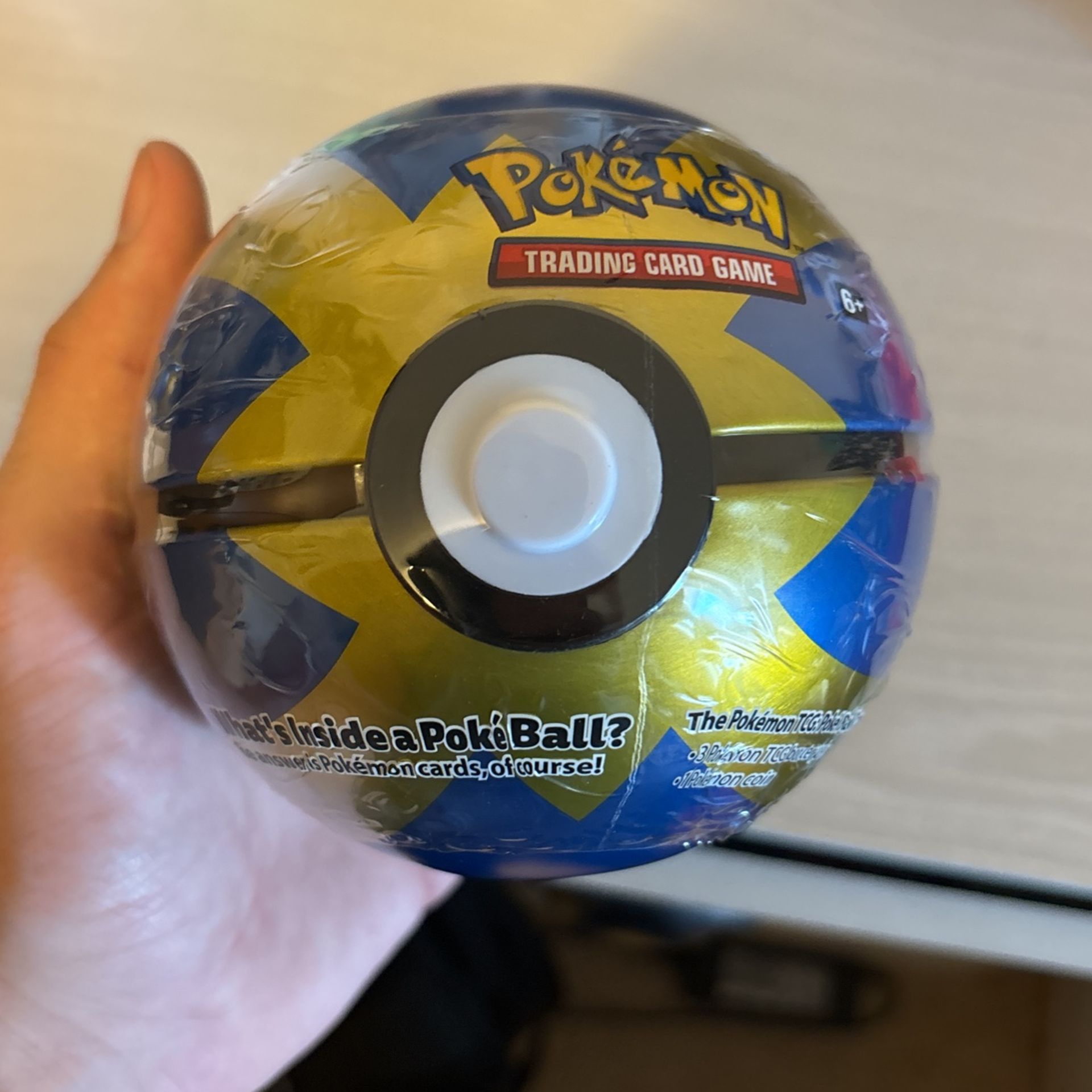 Pokemon Pokeball Tin D21. Pokemon Sun And Moon Cosmic Eclipse
