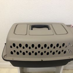 Pet Carrier Small Plastic And Metal 