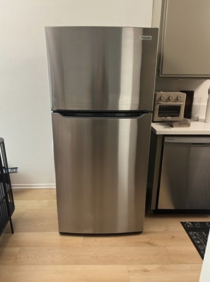 Frigidaire Refrigerator 