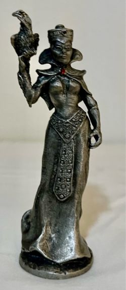 Sorceress Queen / Enchantress with Falcon