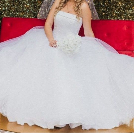 Wedding dress. David's bridal size 10