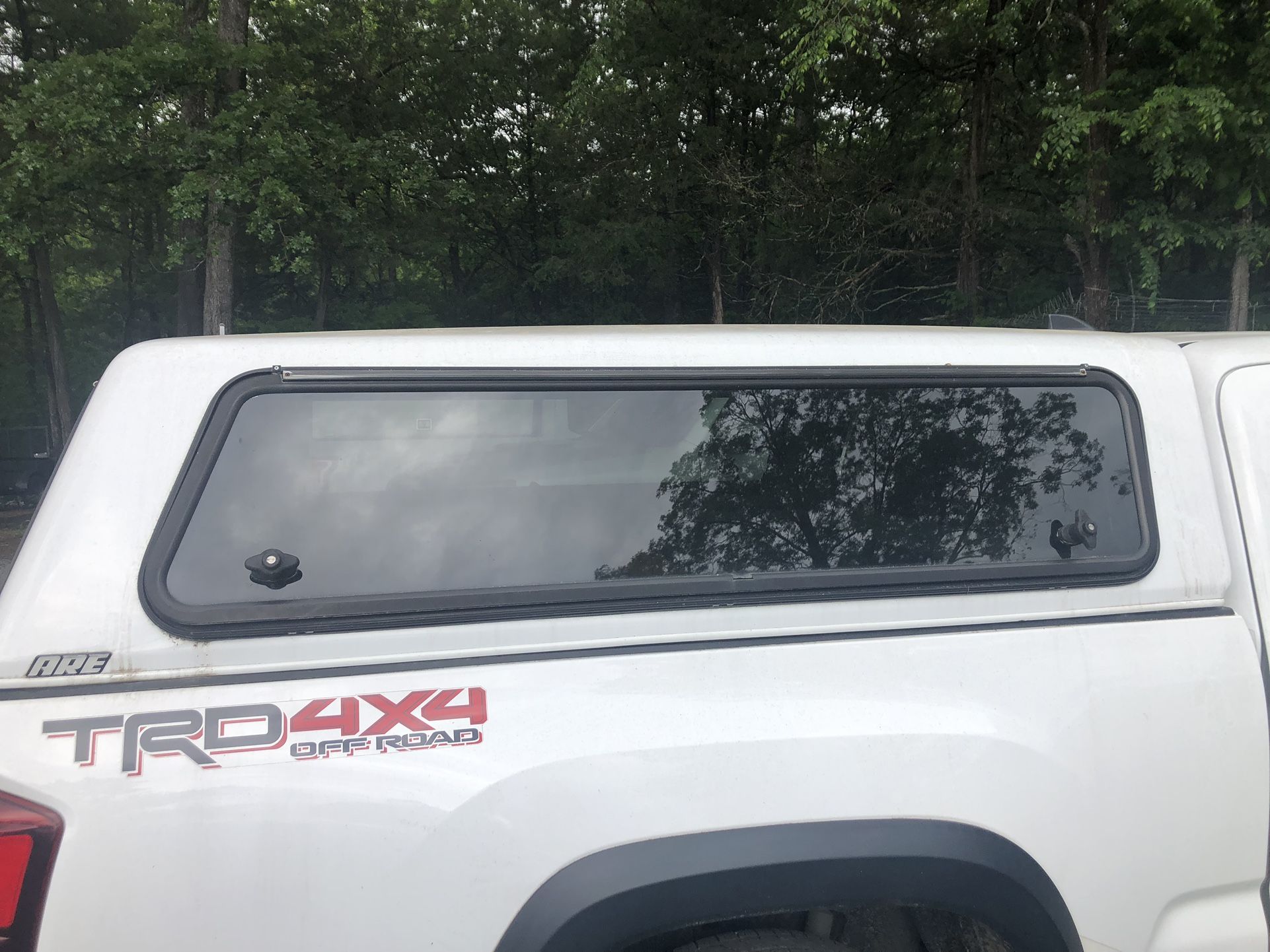 Toyota Cap fiberglass 6 feet bed