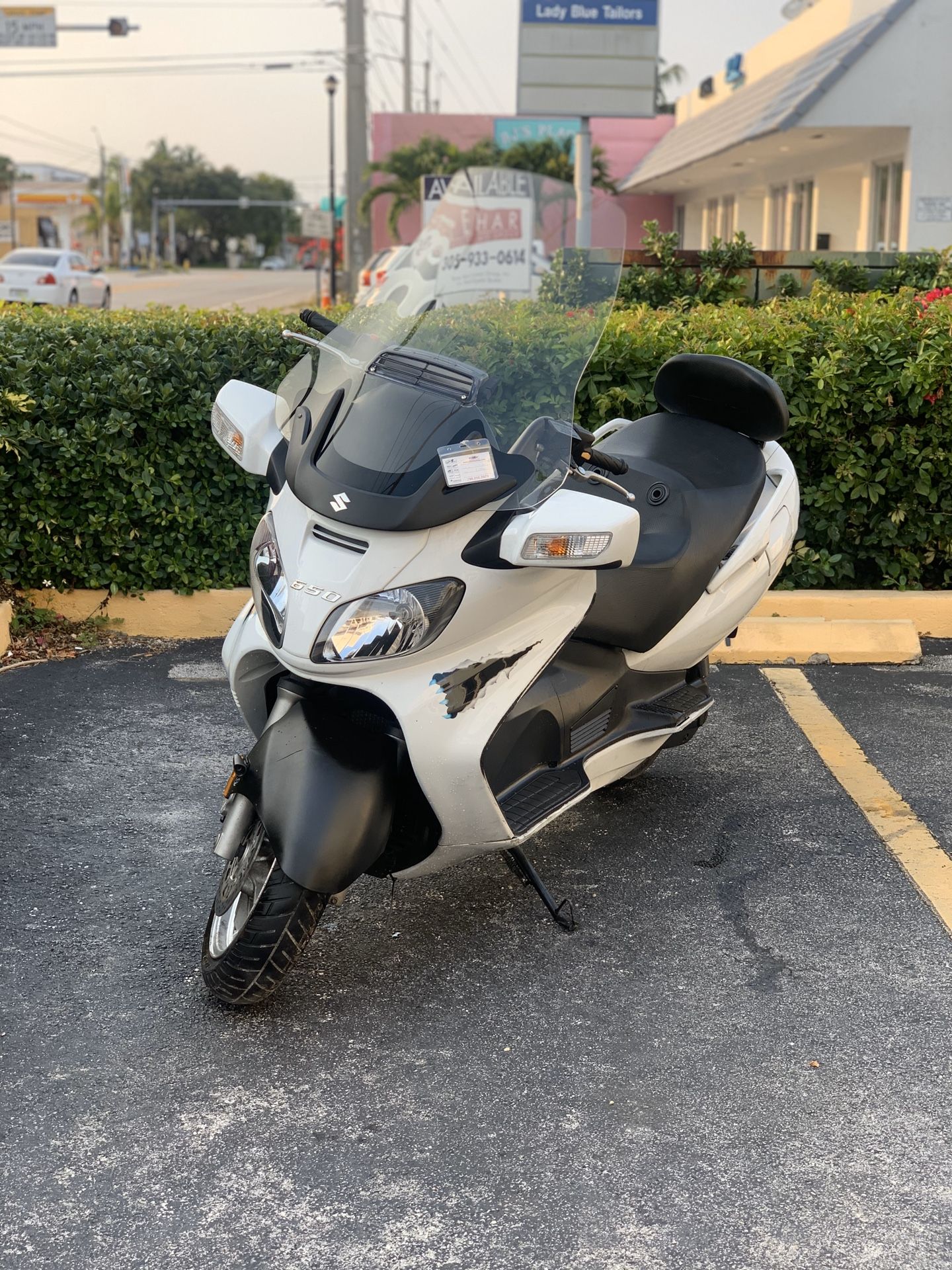 Scooter Suzuki Burgman 650 cc no honda yamaha tao