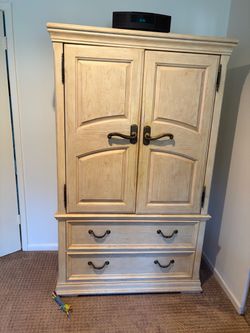 Queen size Bernhardt Bedroom set