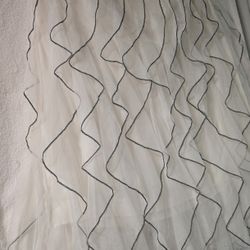 “Boutique Ivory Tulle Midi Skirt – Flowy & Elegant (M–XL) NEW”