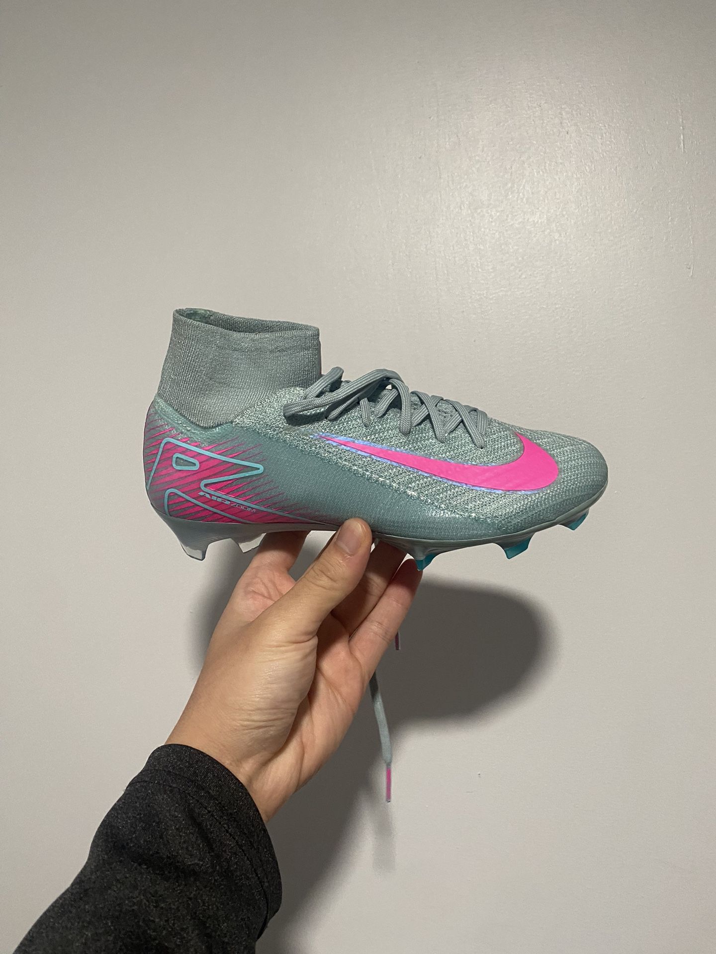 Nike Superfly 10 Size 4