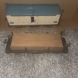 TWO LIONEL STANDARD GAUGE 500 SERIES FREIGHT CARS. 511 LUMBER CAR & 514 VENTILATED REFRIGERATOR CAR