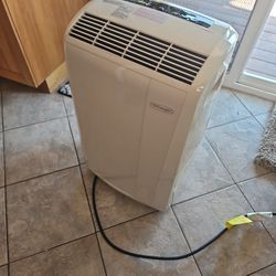 Air Conditioner, Large Room, DeLonghi Newer