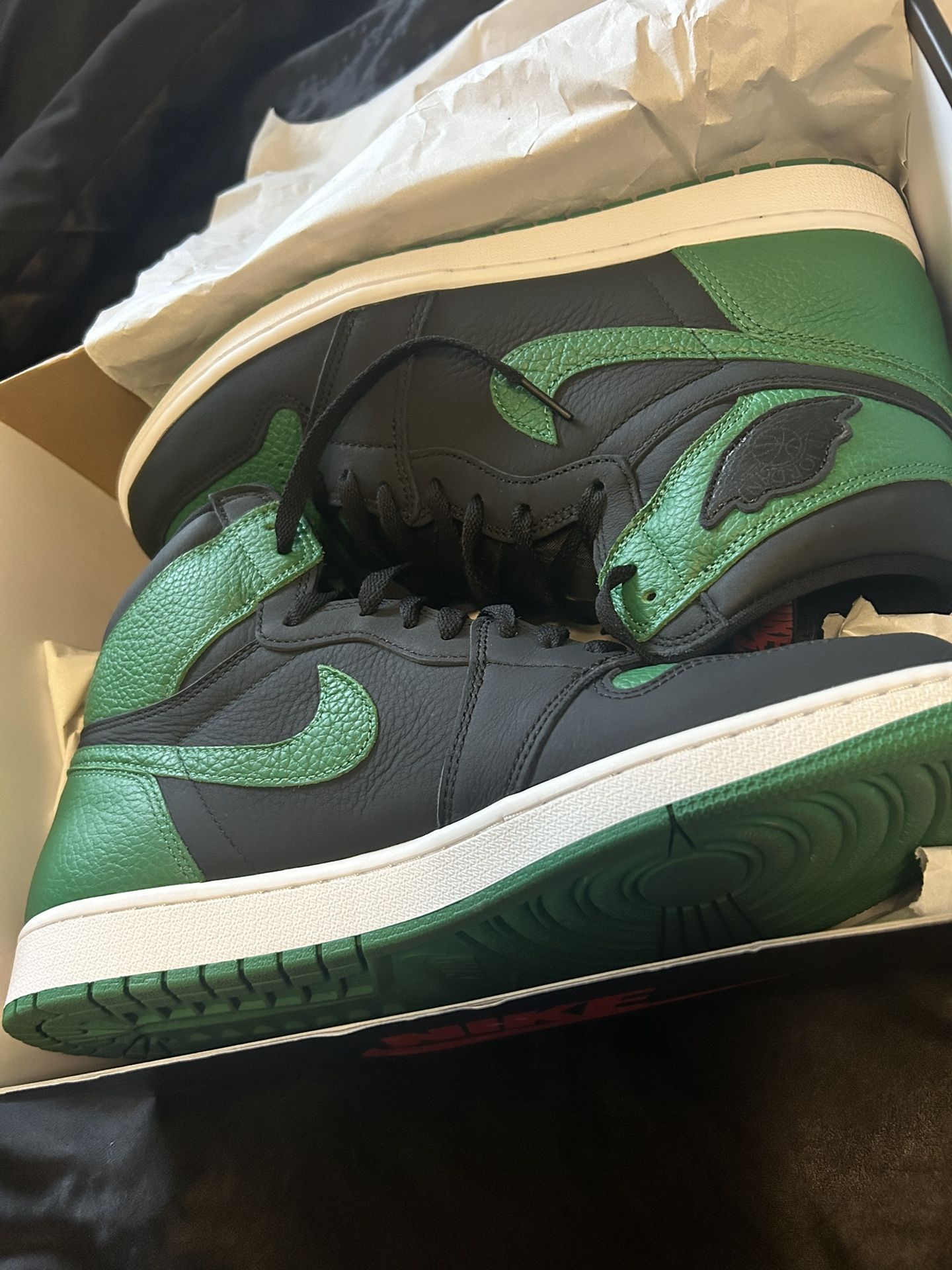 Retro Air Jordan 1 Pine Green 2.0  & Accessories