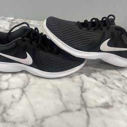 Nike gym shoes