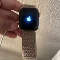 Apple Watch  Series 4⌚️ 