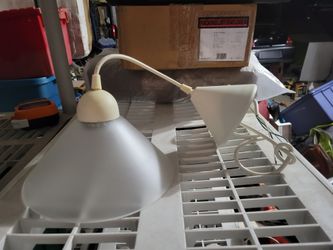 Pendant Bar Hanging Light $5
I have a bunch of random light fixtures from remodeling I'm selling for $5 or $10 each just to get rid of them. Be able t