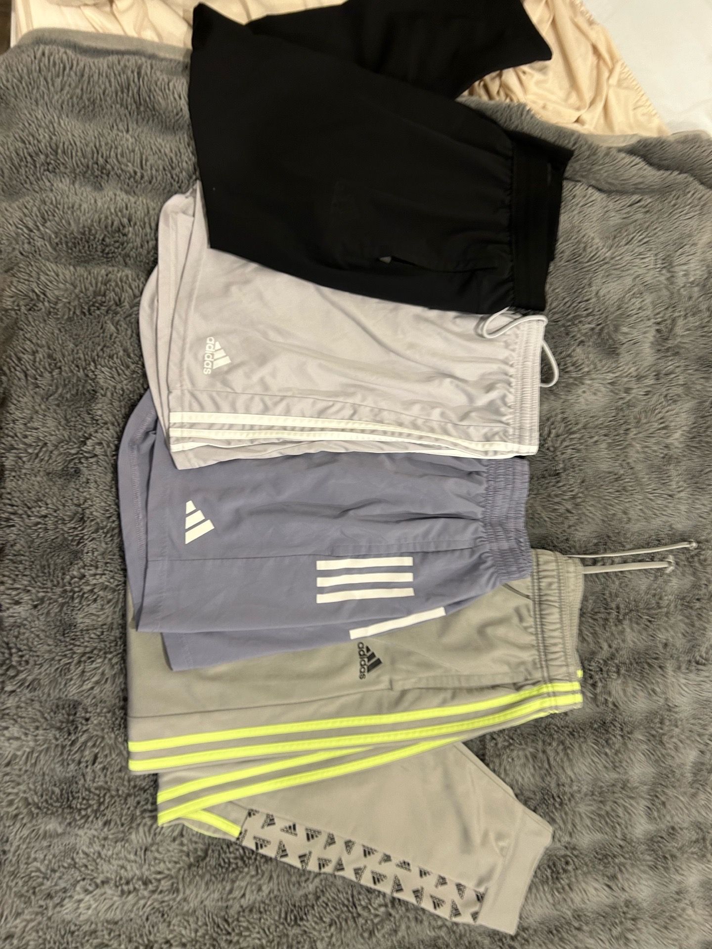 👌Adidas Bundle 🔥 2 Joggers + 2 Shorts | Large | Hot Deal