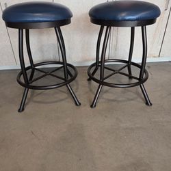 2 Bar Stools 