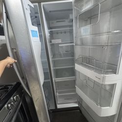 LG Refrigerator. WORKING 