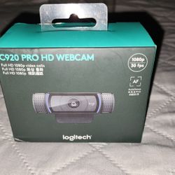 Logitech HD Pro Webcam C920, Widescreen Video Calling and Recording, 1080p Camera, Desktop or Laptop Webcam

