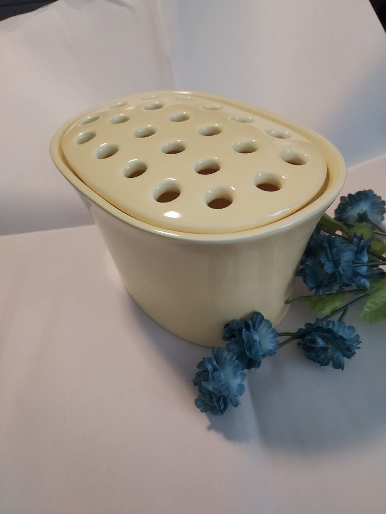 "Southern Living At Home Accents" Yellow "Frog" Vase