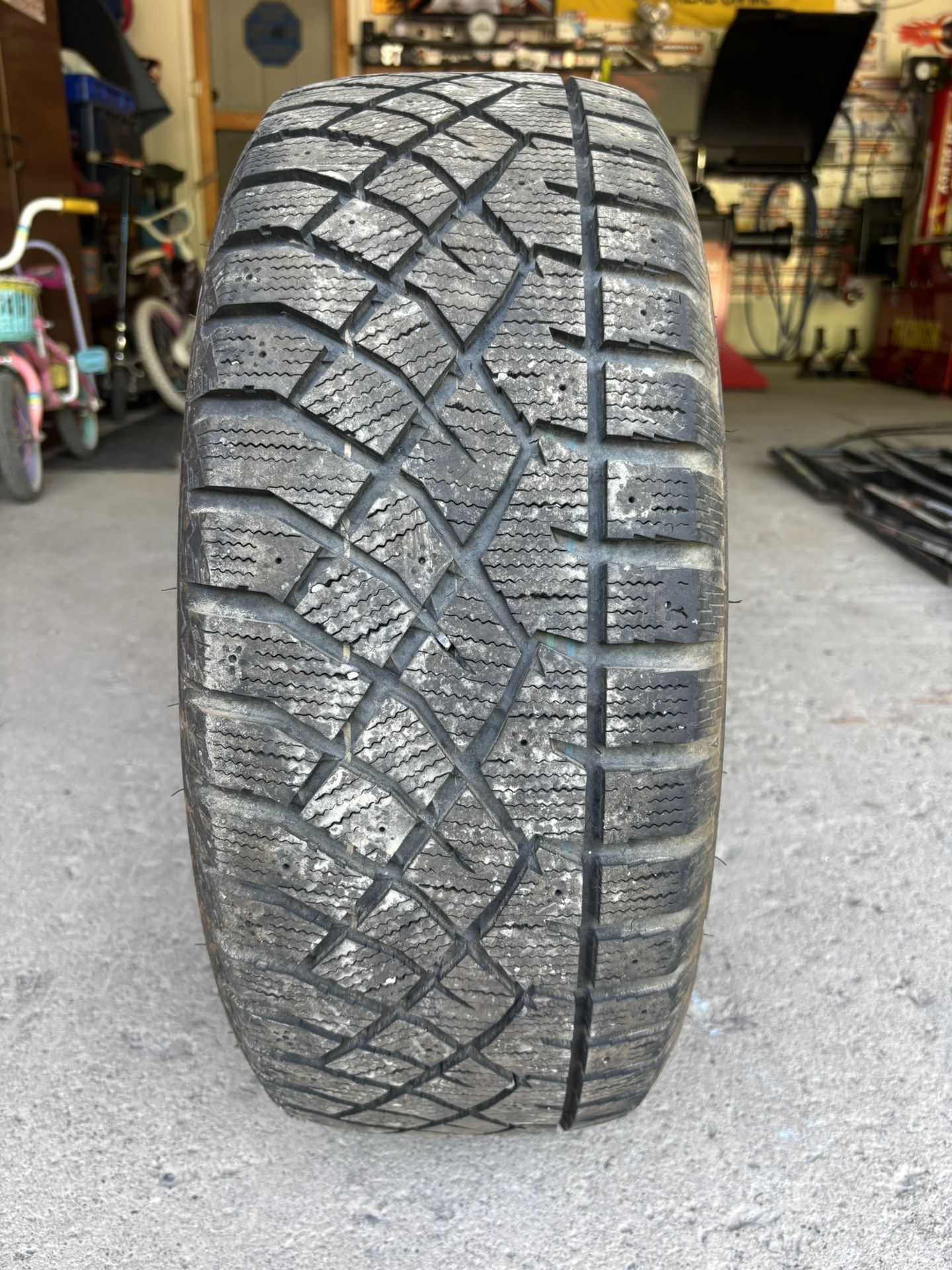 (1) - 205/55/16 Arctic Claw Winter WXI Tire