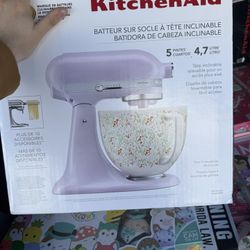 KitchenAid Artisan 5QT Stand Mixer NEW