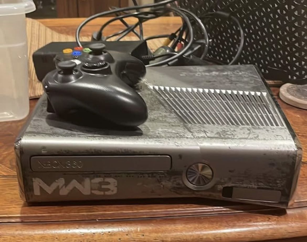 Xbox 360 MW3 Edition (with controller, all proper cables, and headphones)