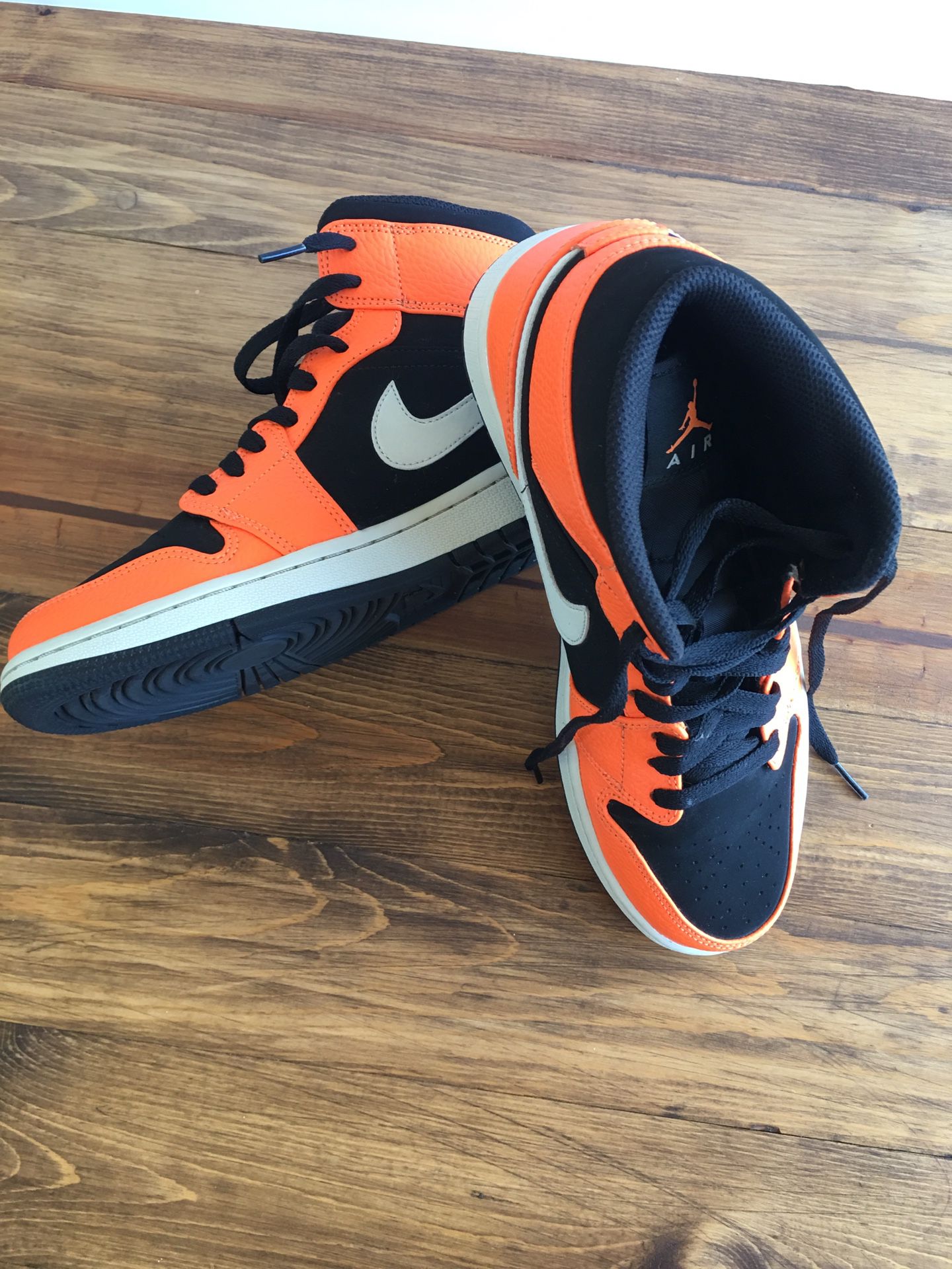 Nike Air Jordan 1 Retro Mid Black Cone Orange Size 9.5 Men
