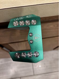 L.A.B. Putter Mezz.1 green or blue with steel shaft .