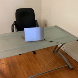 Beautiful Desk And Chair. Clean ..