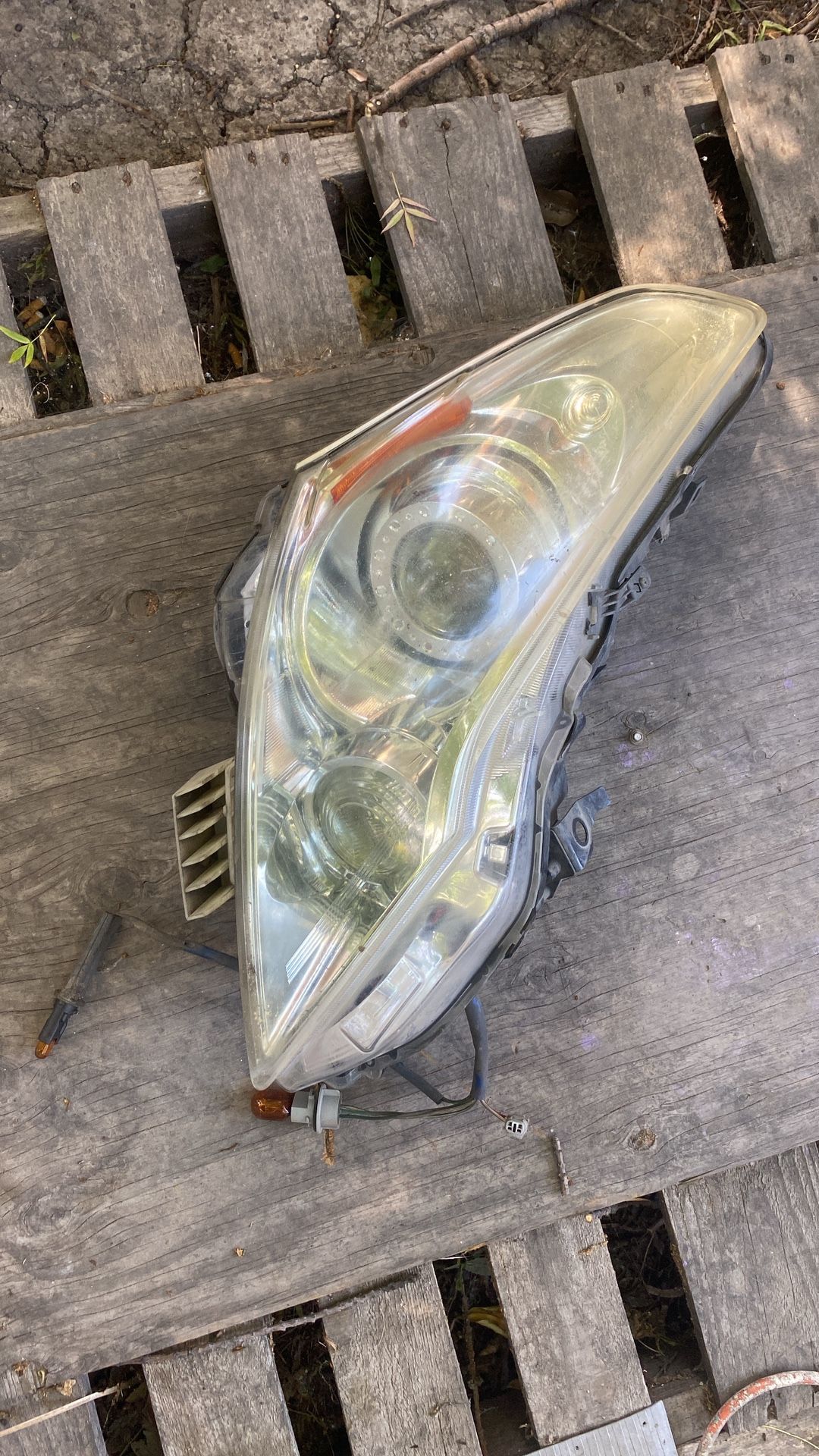Infiniti G37 Sedan Headlights