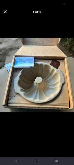 3New NIB Pampered Chef Family Heritage Stoneware Fluted Bundt Pan #1440 With Box